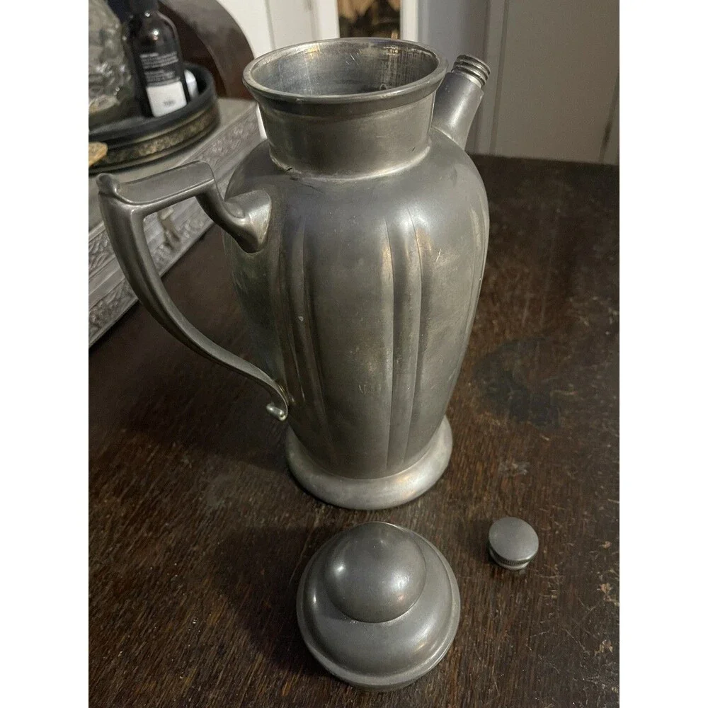 VINTAGE PILGRIM PEWTER PITCHER 3 PINT 2334 LIDDED SCREW SPOUT CAP APPRX: 10”T